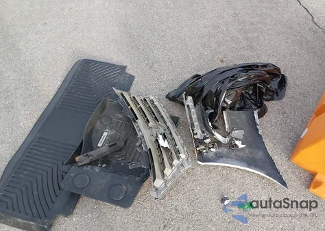 2015 Nissan Sentra Sr z USA, uszkodzony, nr VIN 3N1AB7AP0FY285318